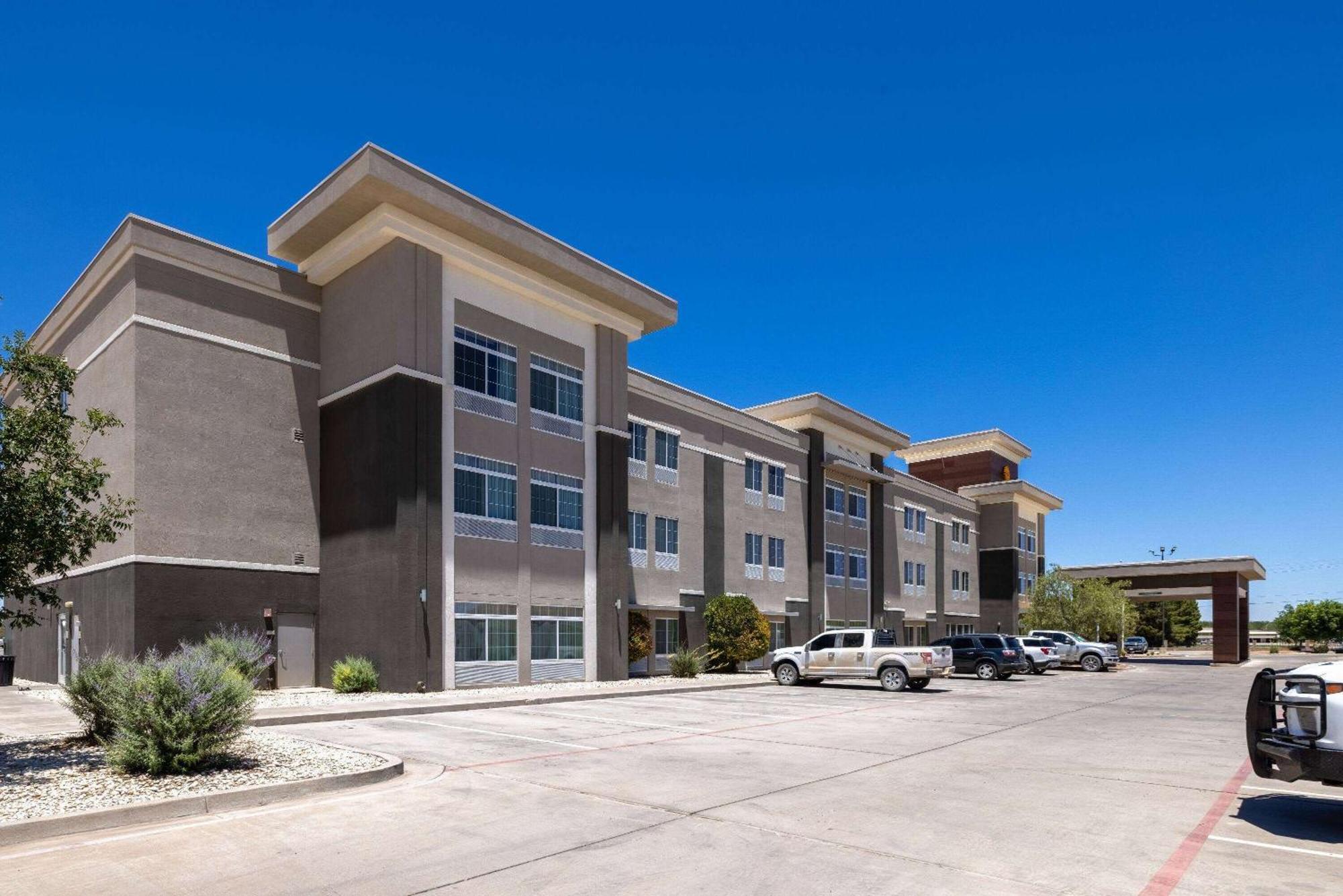 La Quinta By Wyndham Artesia Hotel Exterior photo